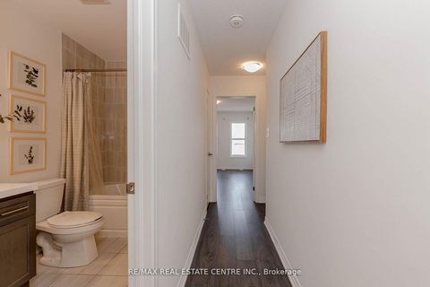 Photo 24 at 112 Burnhamthorpe Road E, GO Glenorchy, Oakville