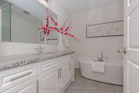 Photo 25 at 112 Burnhamthorpe Road E, GO Glenorchy, Oakville