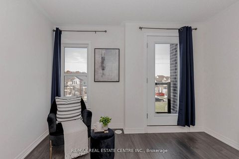 Photo 26 at 112 Burnhamthorpe Road E, GO Glenorchy, Oakville