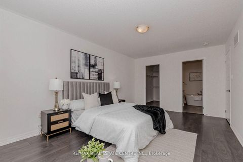 Photo 27 at 112 Burnhamthorpe Road E, GO Glenorchy, Oakville