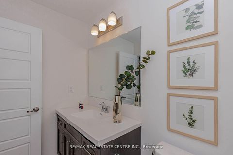 Photo 30 at 112 Burnhamthorpe Road E, GO Glenorchy, Oakville