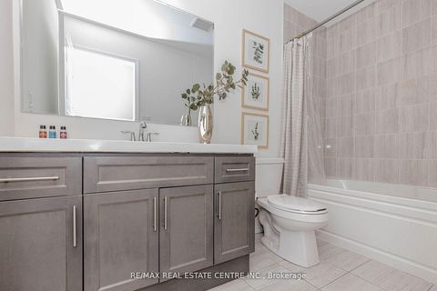 Photo 31 at 112 Burnhamthorpe Road E, GO Glenorchy, Oakville