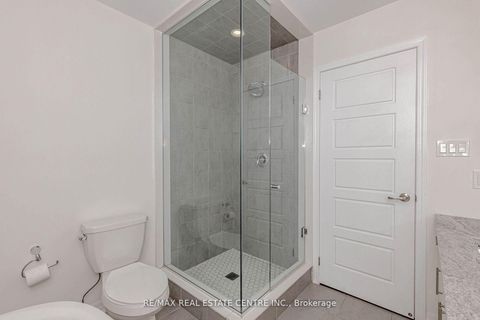 Photo 32 at 112 Burnhamthorpe Road E, GO Glenorchy, Oakville