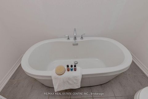 Photo 43 at 112 Burnhamthorpe Road E, GO Glenorchy, Oakville