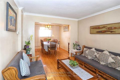 Photo 4 at 35 York Street, Malton, Mississauga