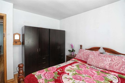 Photo 11 at 35 York Street, Malton, Mississauga