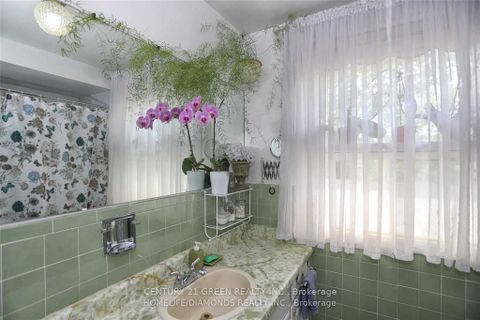 Photo 16 at 35 York Street, Malton, Mississauga