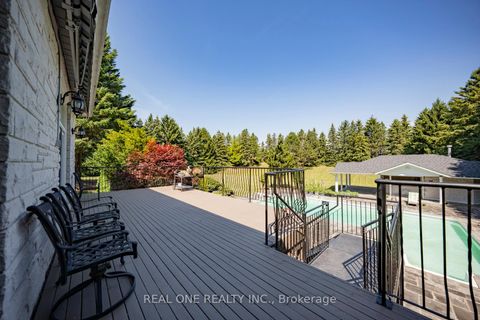 Photo 9 at 14 Alm Court, Aurora Estates, Aurora