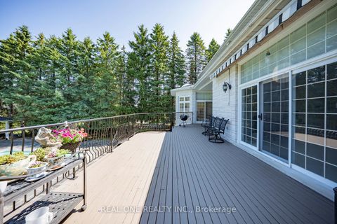 Photo 11 at 14 Alm Court, Aurora Estates, Aurora