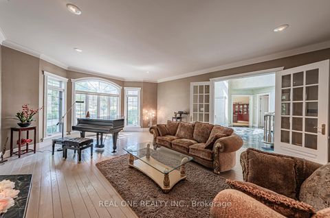 Photo 18 at 14 Alm Court, Aurora Estates, Aurora