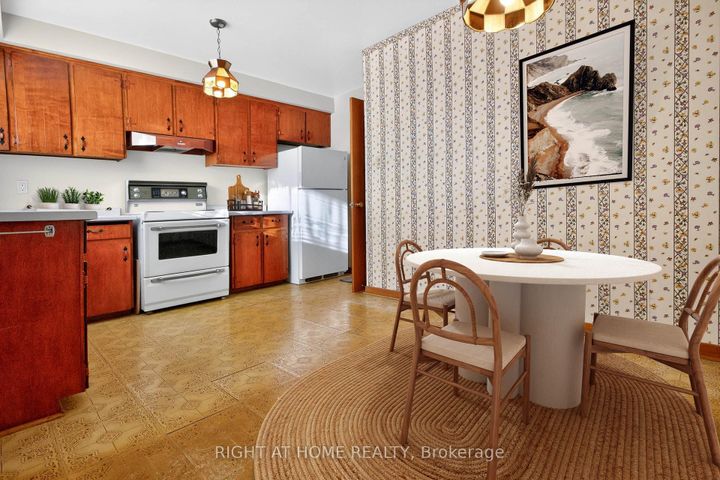 Photo 10 at 7524 Wrenwood Crescent, Malton, Mississauga