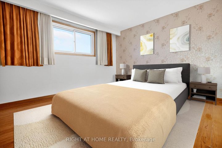 Photo 15 at 7524 Wrenwood Crescent, Malton, Mississauga