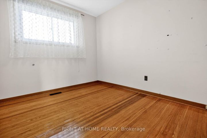 Photo 20 at 7524 Wrenwood Crescent, Malton, Mississauga