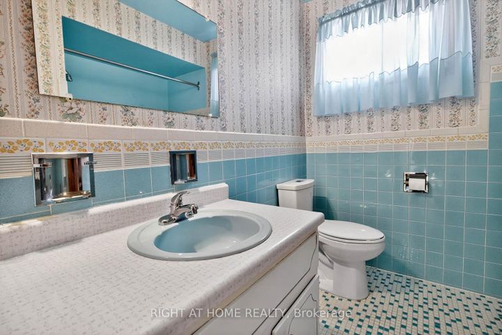 Photo 21 at 7524 Wrenwood Crescent, Malton, Mississauga