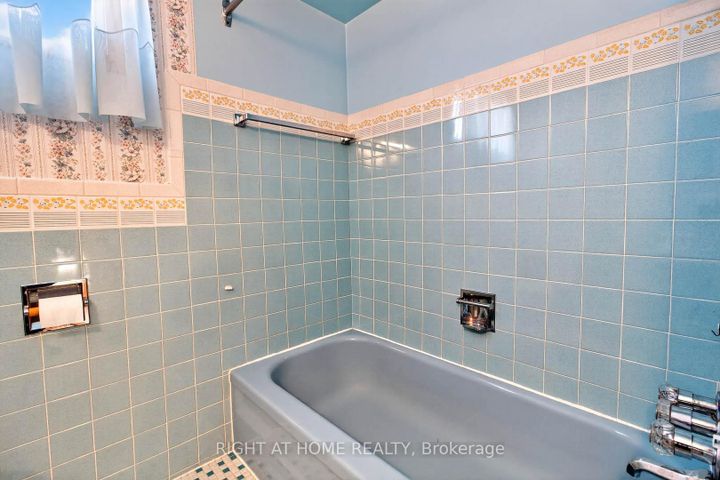 Photo 22 at 7524 Wrenwood Crescent, Malton, Mississauga