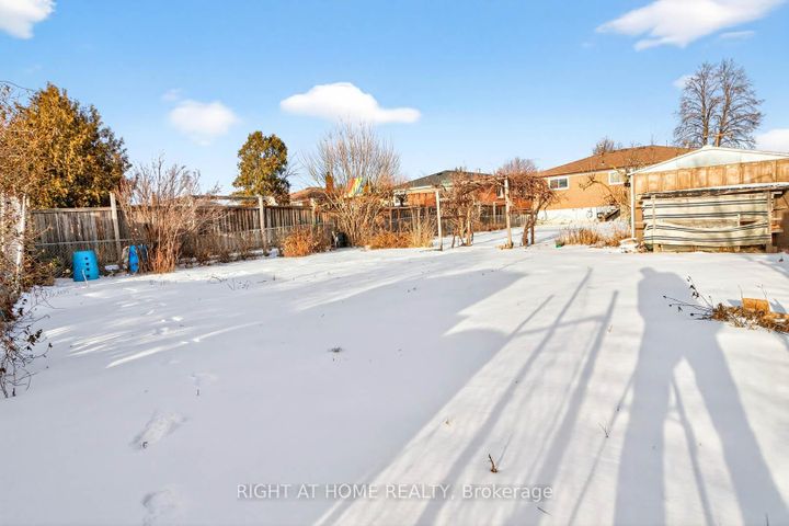 Photo 32 at 7524 Wrenwood Crescent, Malton, Mississauga