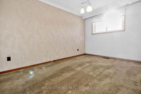 Photo 9 at 7524 Wrenwood Crescent, Malton, Mississauga