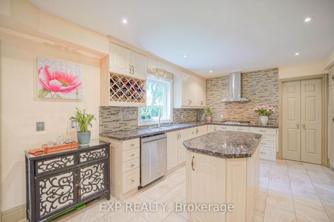 Photo 3 at 54 Ridgewood Drive, Rural Richmond Hill, Richmond Hill