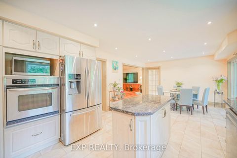 Photo 4 at 54 Ridgewood Drive, Rural Richmond Hill, Richmond Hill