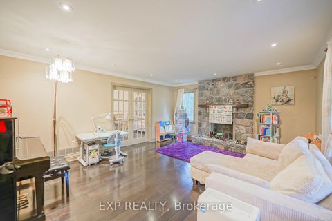 Photo 6 at 54 Ridgewood Drive, Rural Richmond Hill, Richmond Hill