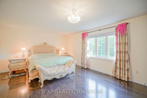 Photo 8 at 54 Ridgewood Drive, Rural Richmond Hill, Richmond Hill