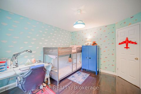 Photo 12 at 54 Ridgewood Drive, Rural Richmond Hill, Richmond Hill