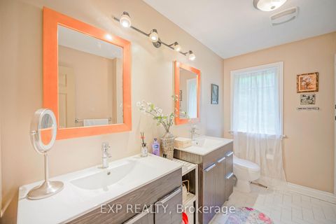 Photo 15 at 54 Ridgewood Drive, Rural Richmond Hill, Richmond Hill