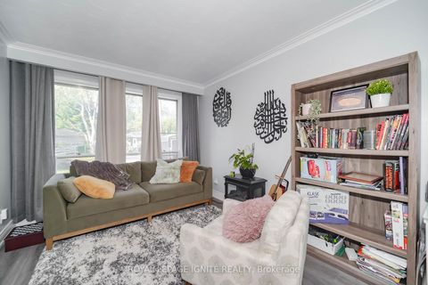 Photo 11 at 30 Melchior Drive, West Hill, Toronto
