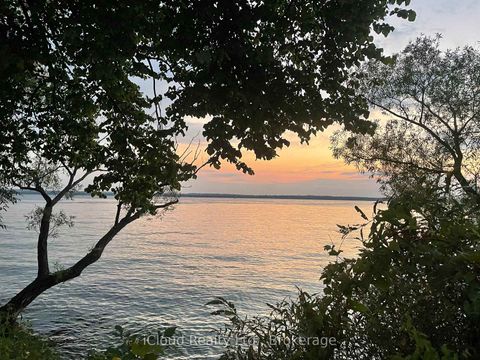 Photo 2 at 3 Davy Point Circle, Historic Lakeshore Communities, Georgina