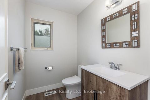 Photo 13 at 3 Davy Point Circle, Historic Lakeshore Communities, Georgina