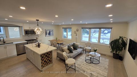 Photo 0 at 333 Paliser Crescent S, Harding, Richmond Hill