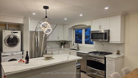 Photo 3 at 333 Paliser Crescent S, Harding, Richmond Hill