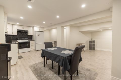 Photo 15 at 333 Paliser Crescent S, Harding, Richmond Hill