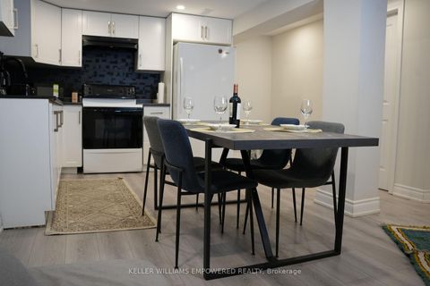 Photo 18 at 333 Paliser Crescent S, Harding, Richmond Hill