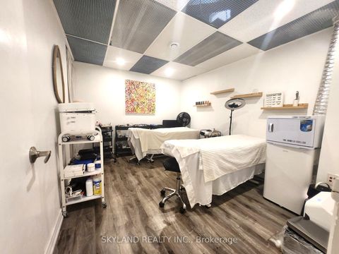 Photo 4 at 6006A Yonge Street, Newtonbrook West, Toronto