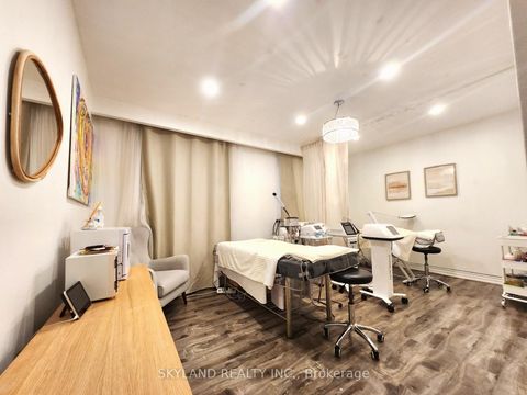 Photo 6 at 6006A Yonge Street, Newtonbrook West, Toronto