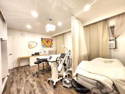 Photo 7 at 6006A Yonge Street, Newtonbrook West, Toronto