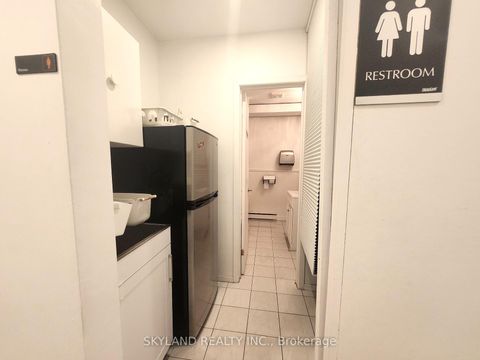 Photo 8 at 6006A Yonge Street, Newtonbrook West, Toronto