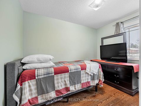 Photo 15 at 106 Mammoth Hall Trail, Malvern, Toronto