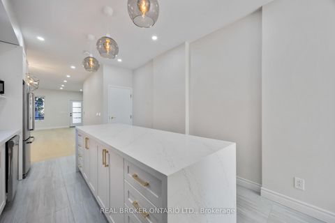 Photo 18 at 806 Gladstone Avenue, Junction, Toronto