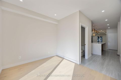 Photo 19 at 806 Gladstone Avenue, Junction, Toronto