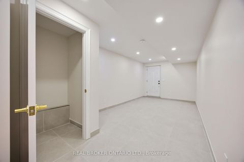 Photo 31 at 806 Gladstone Avenue, Junction, Toronto