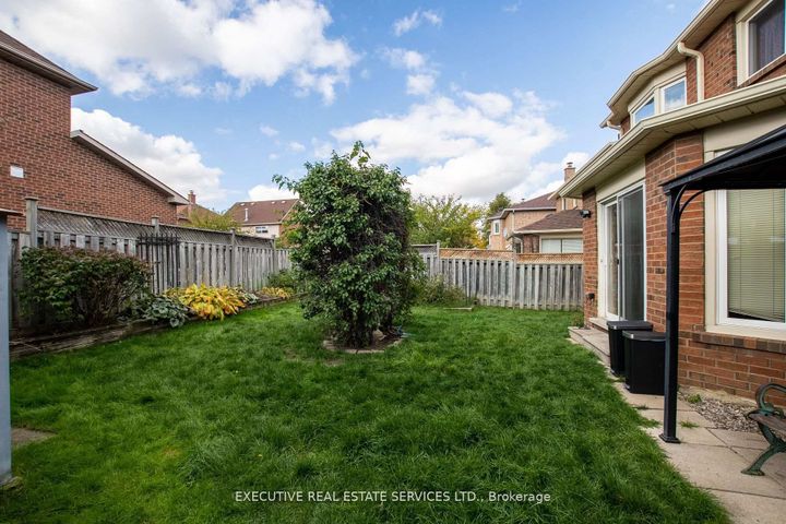 Photo 14 at 48 Eagleridge Drive, Wellington, Brampton