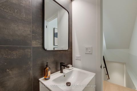 Photo 17 at 174 Kenilworth Avenue, The Beaches, Toronto