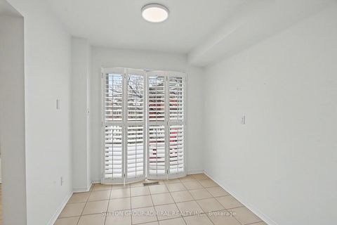 Photo 11 at 76 Beaumont Place, Uplands, Vaughan