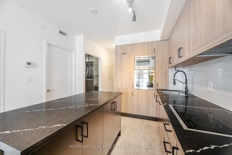 Photo 7 at 1012 - 27 Bathurst Street, Waterfront Communities C1, Toronto