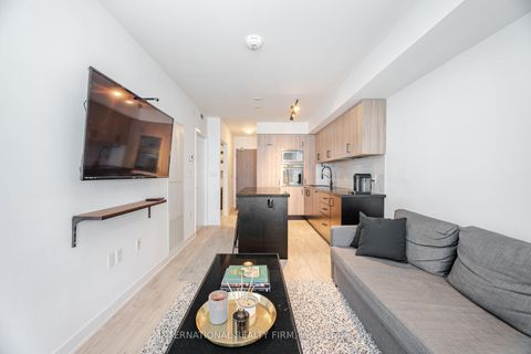 Photo 12 at 1012 - 27 Bathurst Street, Waterfront Communities C1, Toronto