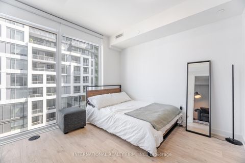 Photo 15 at 1012 - 27 Bathurst Street, Waterfront Communities C1, Toronto