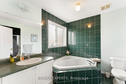 Photo 10 at 19 Maximillian Street, Vellore Village, Vaughan