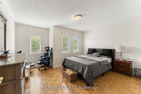 Photo 12 at 19 Maximillian Street, Vellore Village, Vaughan